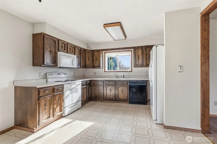 3323 Columbia Heights Road, Longview, WA 98632 - #2