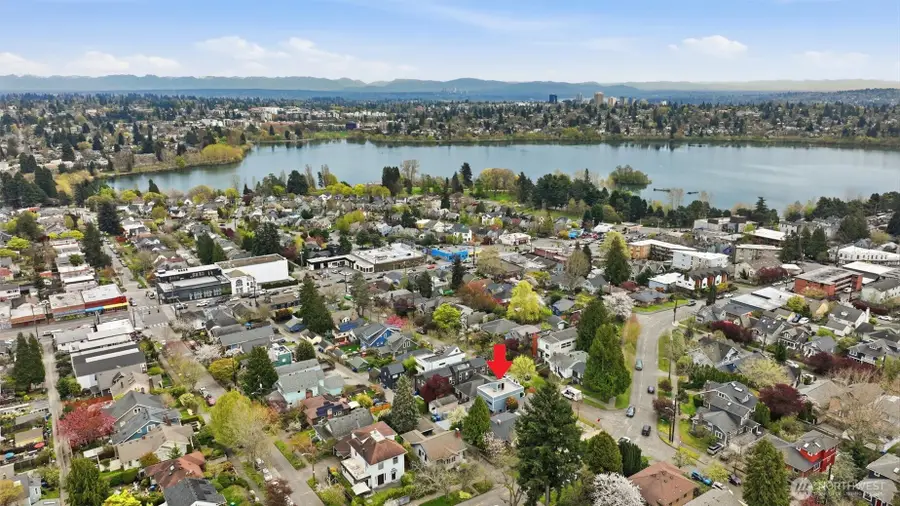 906 N 76th Street, Seattle, WA 98103 - #2