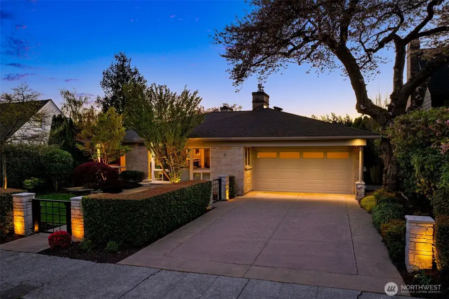 2833 W Viewmont Way W, Seattle, WA 98199 - #2