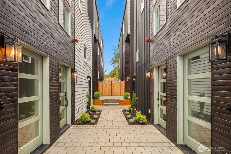 9033 8th Avenue Nw #B, Seattle, WA 98117 - #2