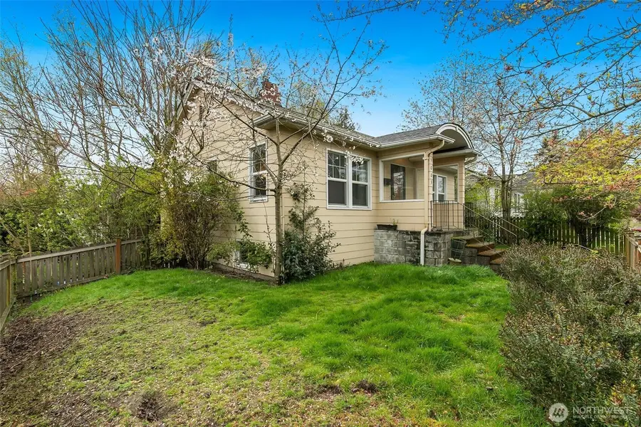 5003 Woodlawn Avenue N, Seattle, WA 98103 - #2