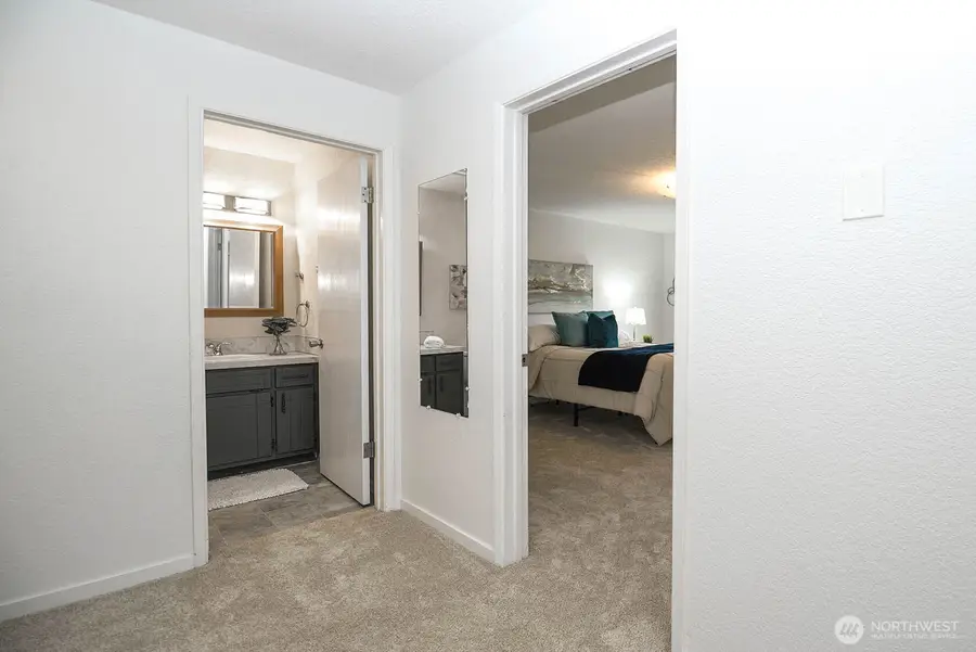 8747 Phinney Avenue N #13, Seattle, WA 98103 - #3