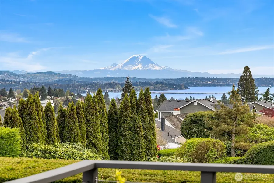 7310 51st Avenue Ne, Seattle, WA 98115 - #2