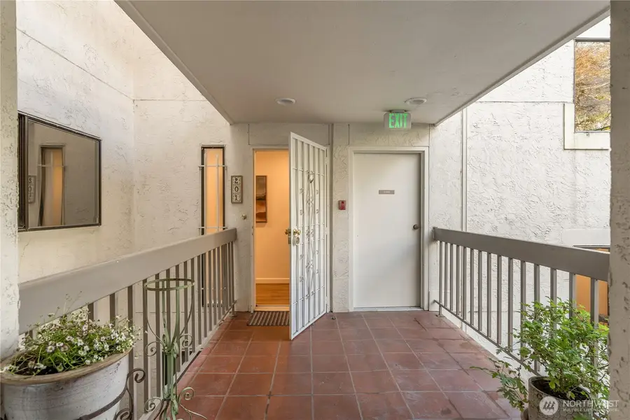 666 W Olympic Place #201, Seattle, WA 98119 - #3