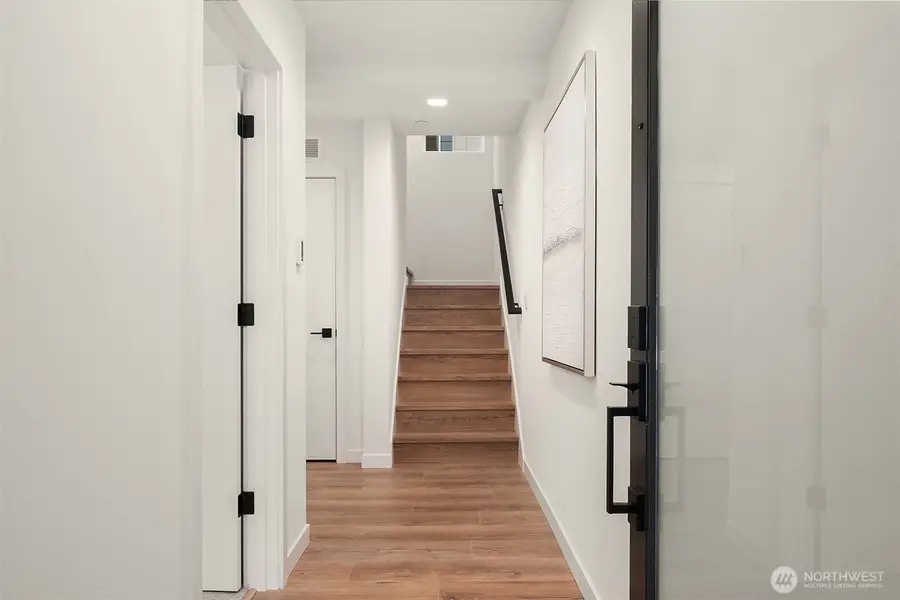 7428 2nd Avenue Ne, Seattle, WA 98115 - #2