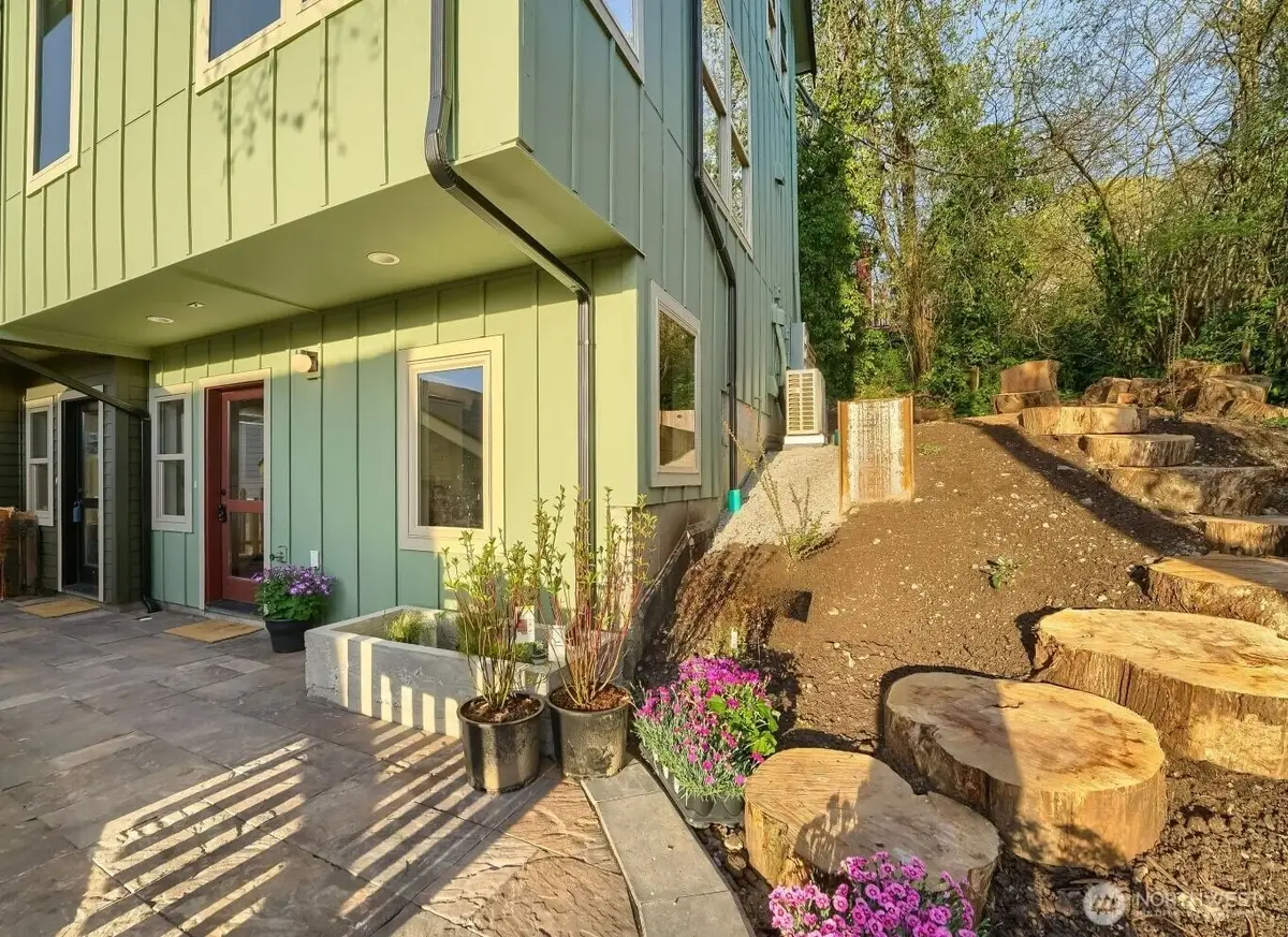 4586 22nd Avenue Sw, Seattle, WA 98106 - #1