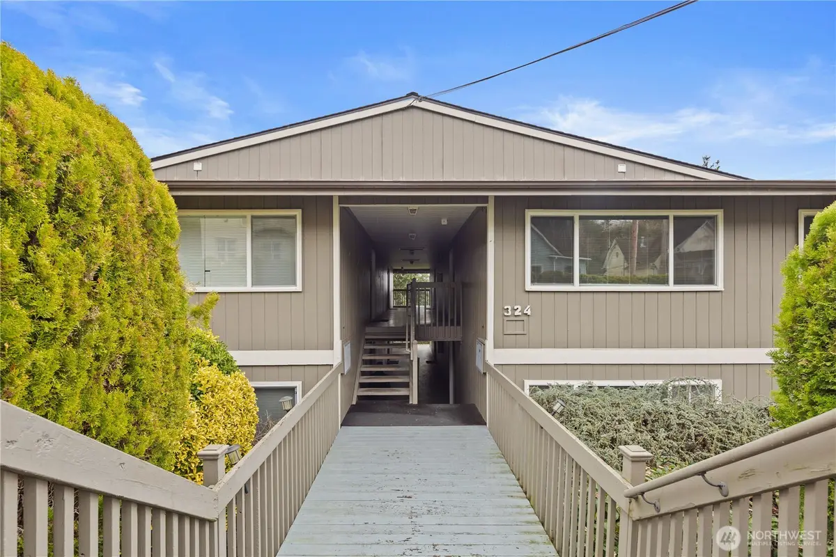 324 S Lafayette Avenue, Bremerton, WA 98312 - #1