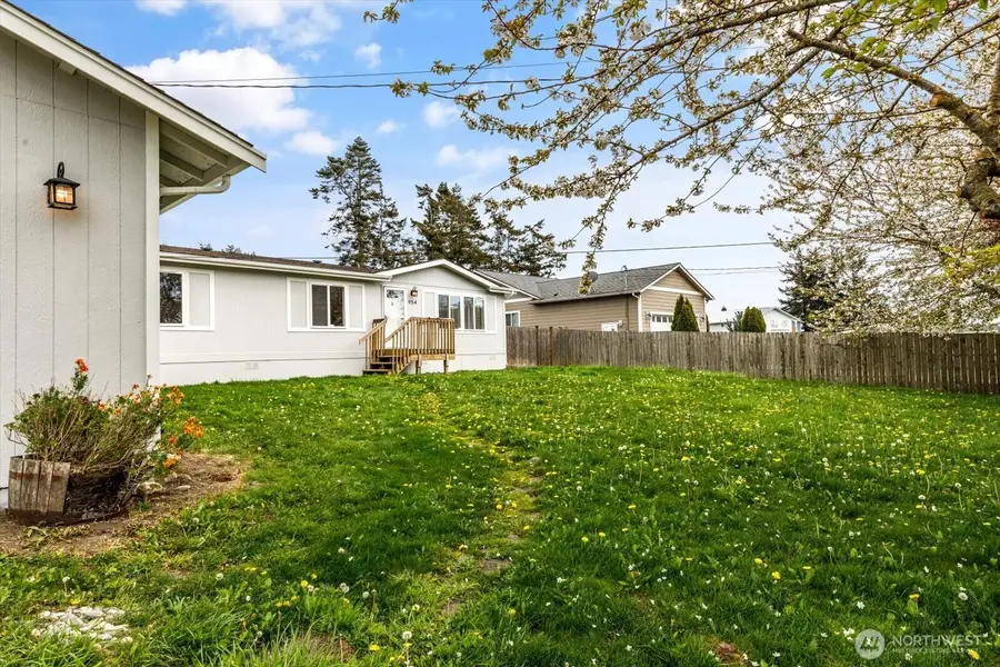 954 Shawn Avenue, Oak Harbor, WA 98277 - #2