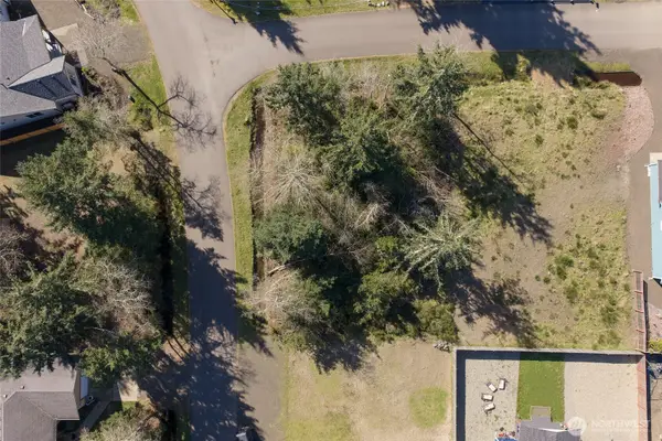 298 Glacier Court Se, Ocean Shores, WA 98569