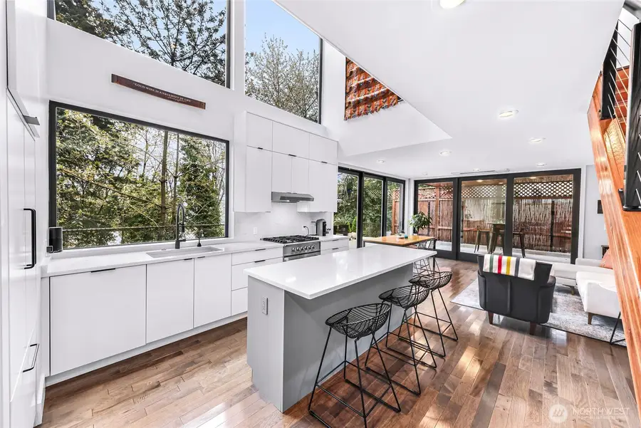 2424 Federal Avenue E, Seattle, WA 98102 - #2