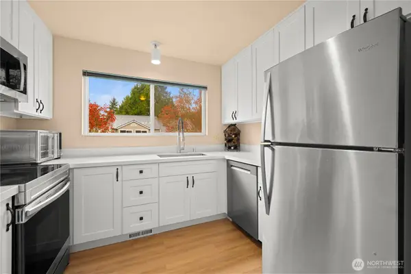 12024 101 Avenue Ne #E2, Kirkland, WA 98034