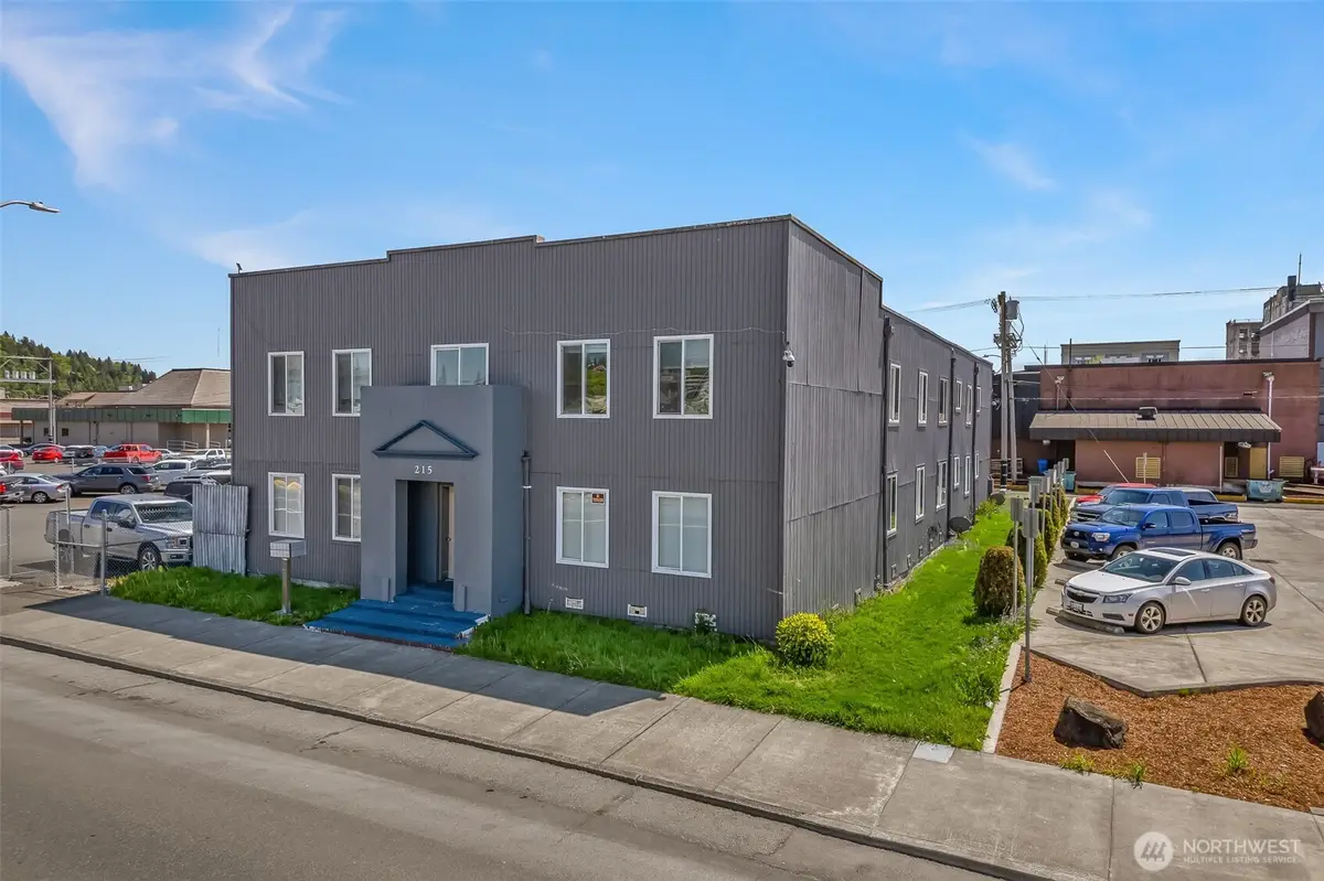 215 E 1st Street, Aberdeen, WA 98520 - #1