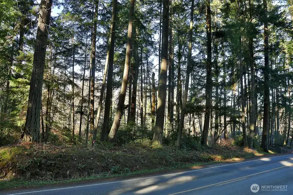 6880 Holst Road, Clinton, WA 98236