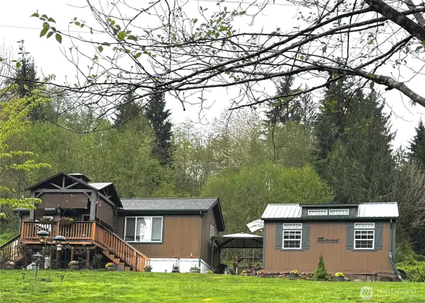 516 State Route 122, Silver Creek, WA 98585