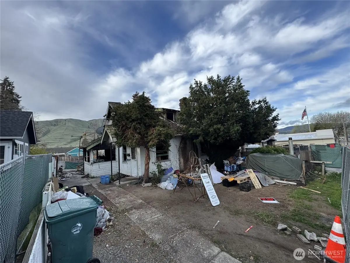 418 E Woodin Avenue, Chelan, WA 98816 - #1