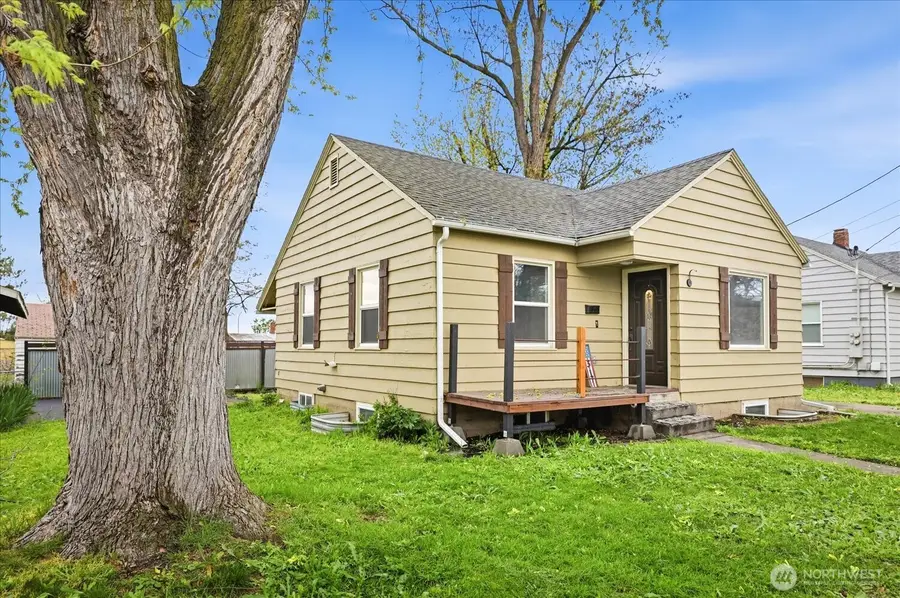 317 NE Ash Avenue, College Place, WA 99324 - #3