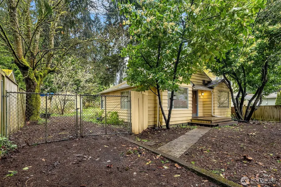 15527 Wallingford Avenue N, Shoreline, WA 98133 - #2