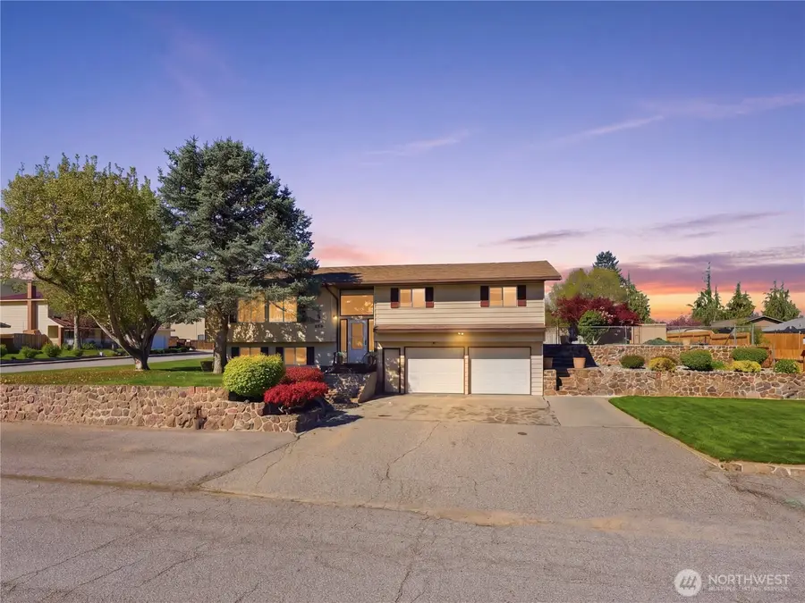 214 S Kansas Avenue, East Wenatchee, WA 98802 - #2