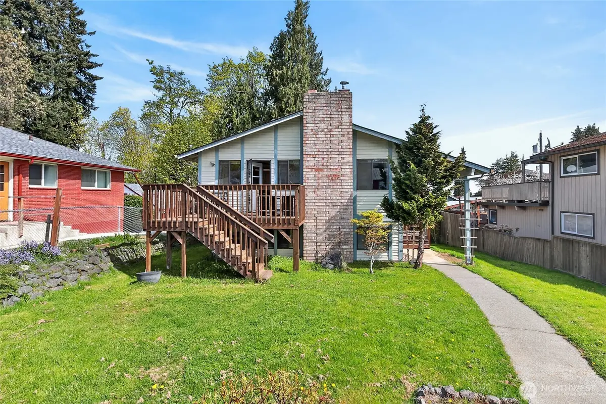 313 W 14th Street, Port Angeles, WA 98362 - #1