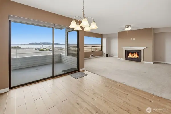 22211 Cliff Avenue S #104, Des Moines, WA 98198