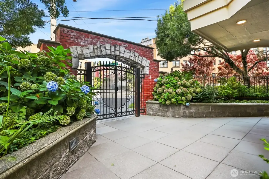 530 4th Avenue W #206, Seattle, WA 98119 - #3