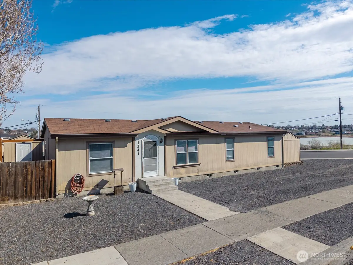 1341 W Columbia Avenue, Moses Lake, WA 98837 - #1