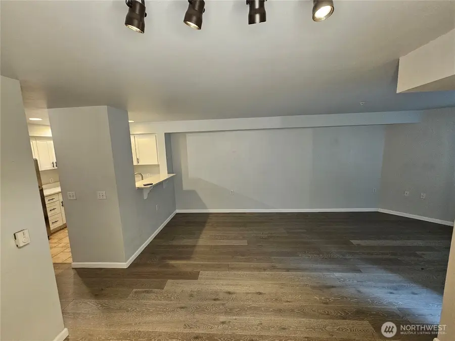 2530 15th Avenue W #303, Seattle, WA 98119 - #3