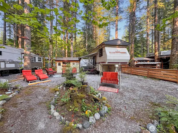 175 Chanterelle Drive, Deming, WA 98266