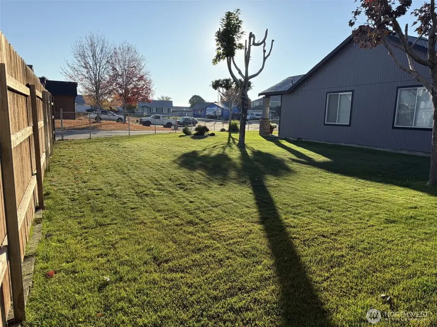 1324 S Cougar Drive, Moses Lake, WA 98837 - #3