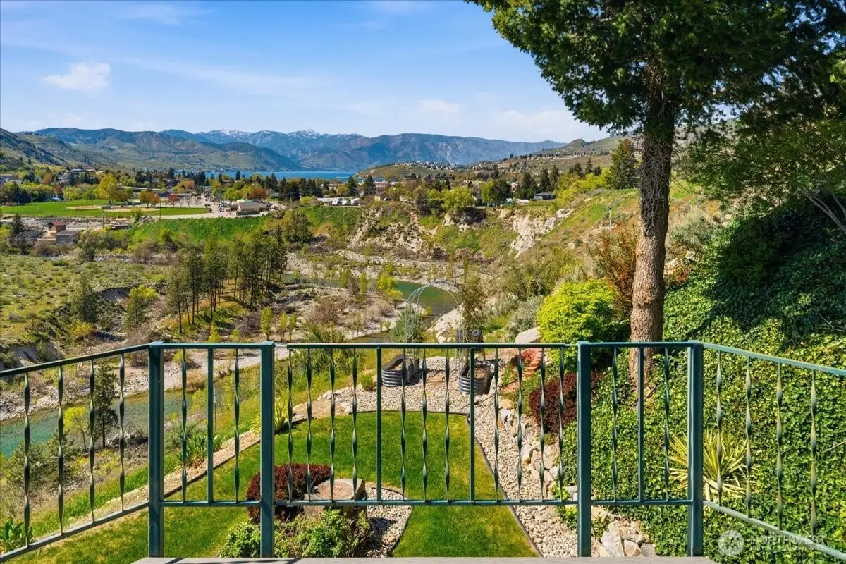 404 S Clifford Street, Chelan, WA 98816 - #1