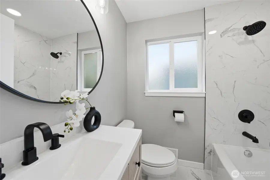 10726 Sand Point Way Ne #A, Seattle, WA 98125 - #3