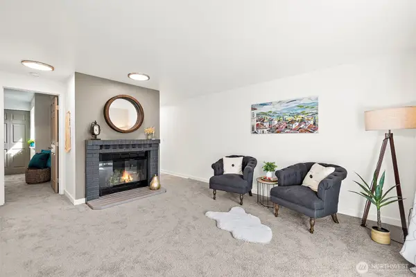 6700 NE 182nd Street #B302, Kenmore, WA 98028