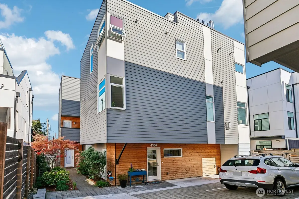 4306 Evanston Avenue N, Seattle, WA 98103 - #1