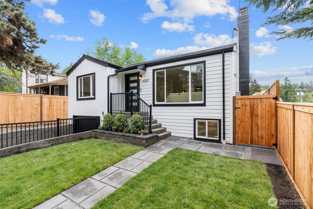4257 W 33rd Ave W #1, Seattle, WA 98199 - #1
