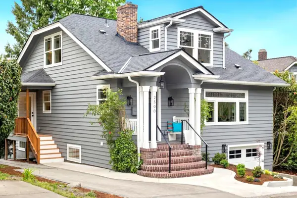 2500 Lorentz Place N, Seattle, WA 98109