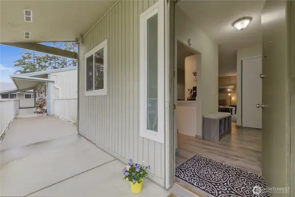 5804 200th Street Sw #C, Lynnwood, WA 98036