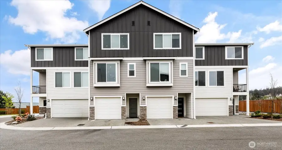 205 SW 4th Lane, Oak Harbor, WA 98277 - #2