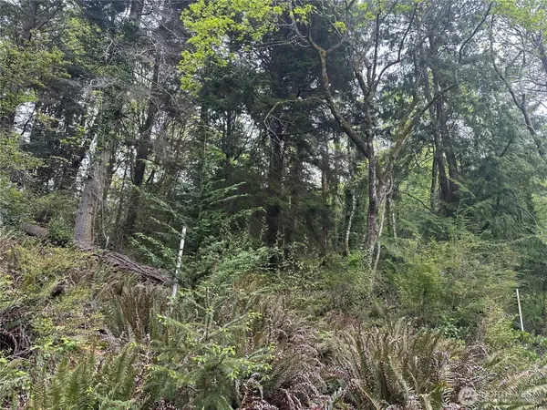 13 NE Shore Drive #11, Indianola, WA 98342