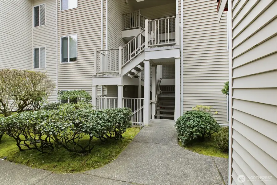 23009 Lakeview Drive #B103, Mountlake Terrace, WA 98043 - #2