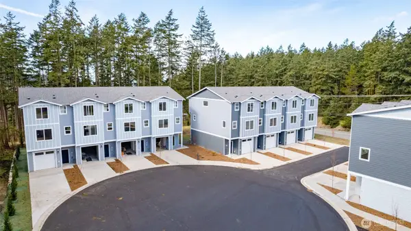 945 NW Heller Street #C4, Oak Harbor, WA 98277