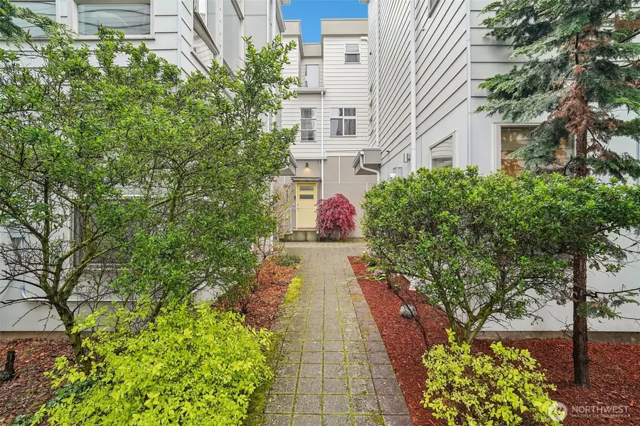 8297 5th Avenue Ne, Seattle, WA 98115 - #2