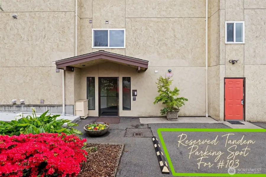 135 N 105th Street #103, Seattle, WA 98133 - #3