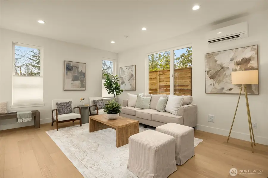 5204 Sand Point Way Ne, Seattle, WA 98105 - #2