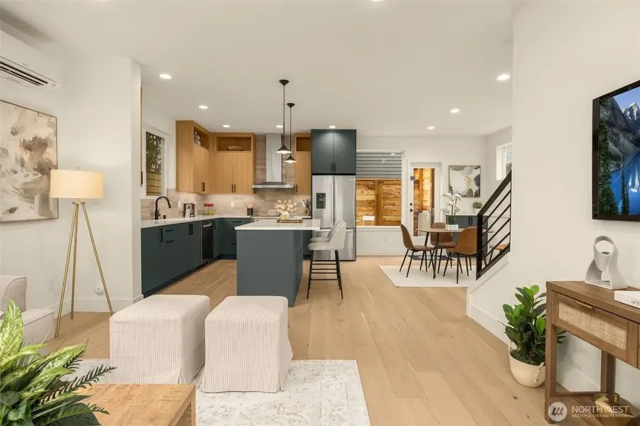 5204 Sand Point Way Ne, Seattle, WA 98105 - #3