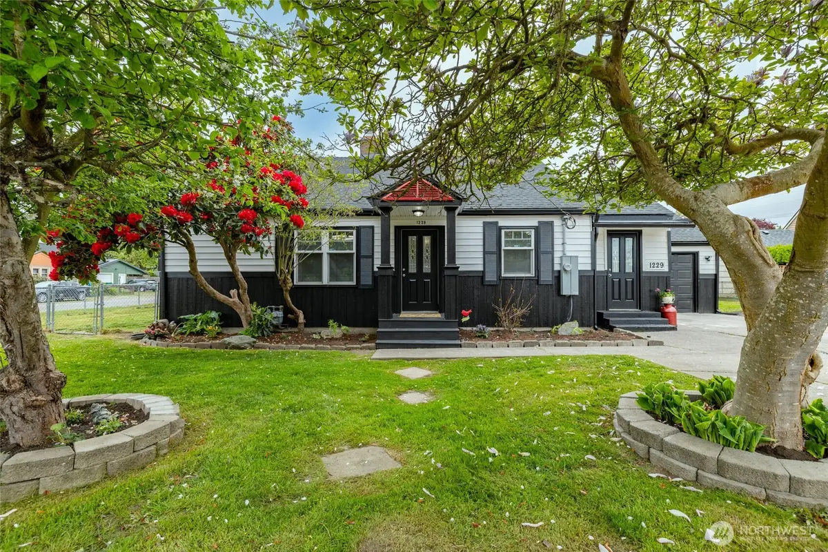 1229 Harrison Street, Mount Vernon, WA 98273 - #1