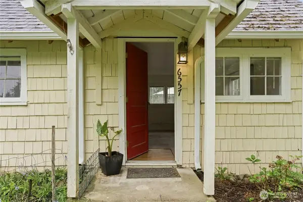 6557 Cultus Bay Road, Clinton, WA 98236
