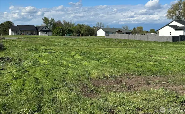 571 SW 12 Sw #1, College Place, WA 99324