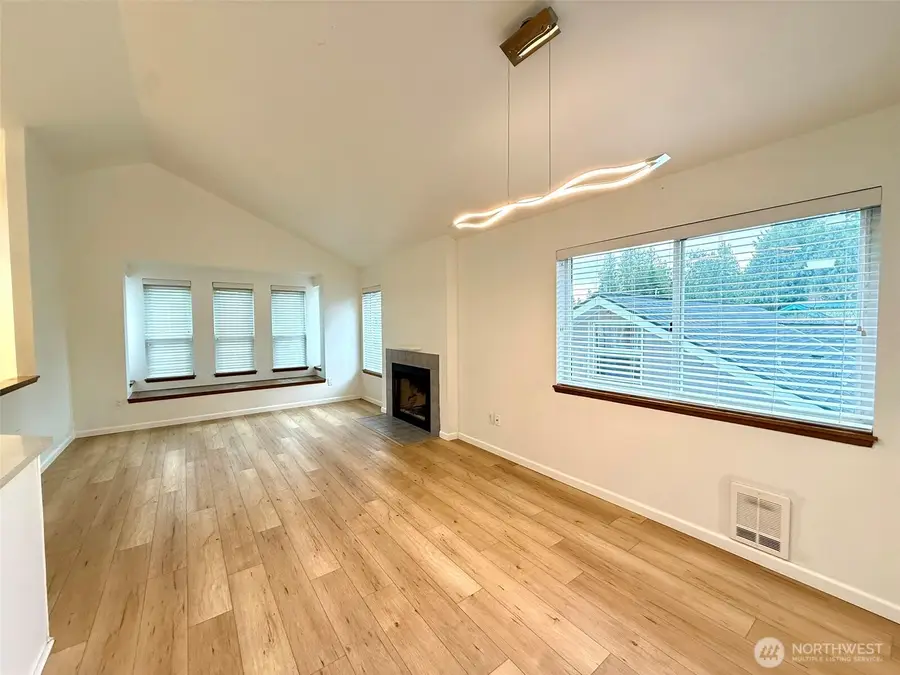 12043 Bartlett Avenue Ne, Seattle, WA 98125 - #2