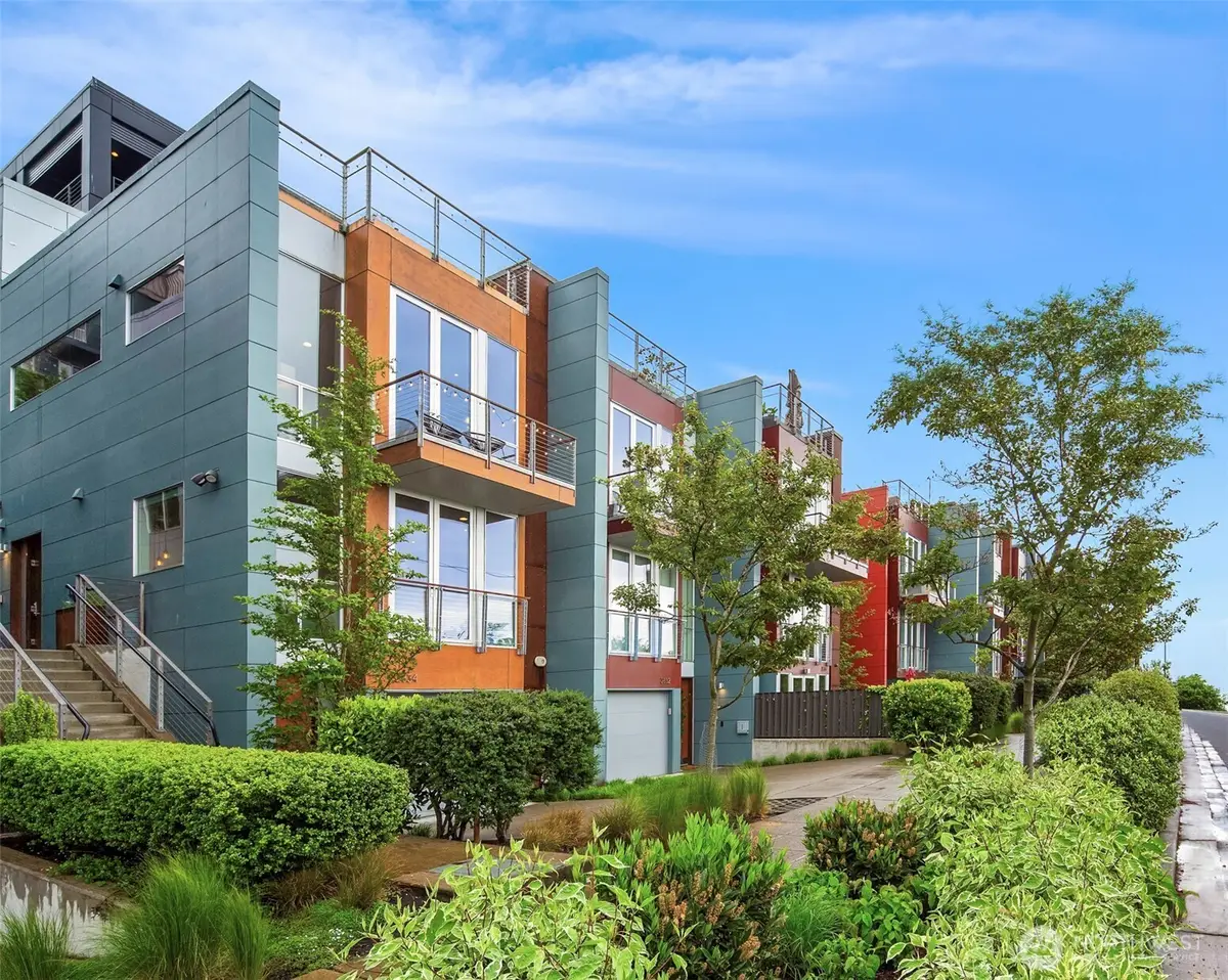 2834 Fairview Avenue E, Seattle, WA 98102 - #1