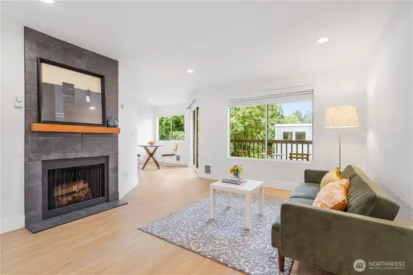 10320 SE 6th Street #B6, Bellevue, WA 98004